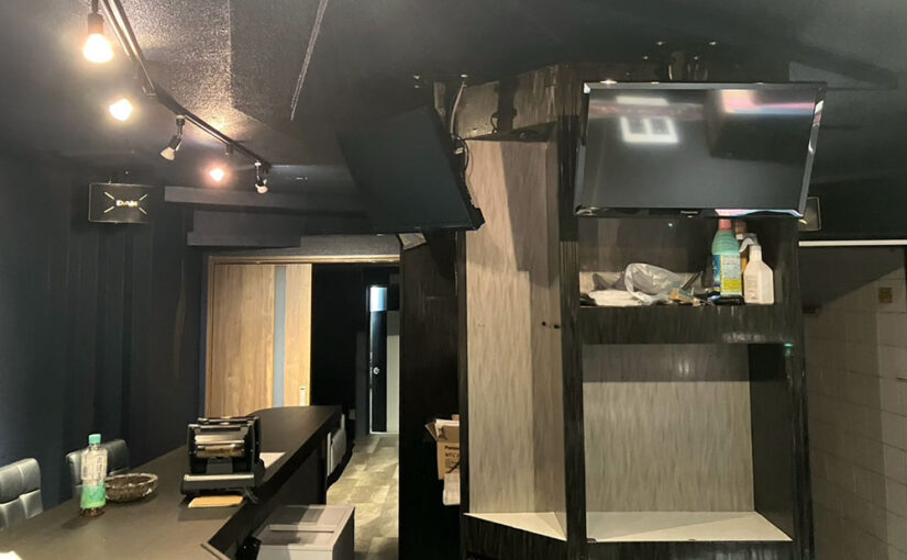 京都市 祇園ダーツバーK様 カラオケ導入事例（DAM：100W）